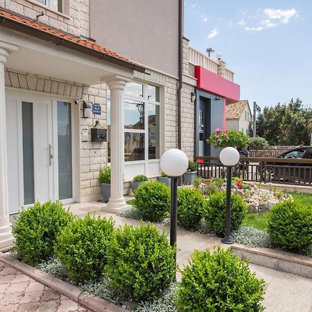 Apartments Lovric With Sea View Каштела Экстерьер фото