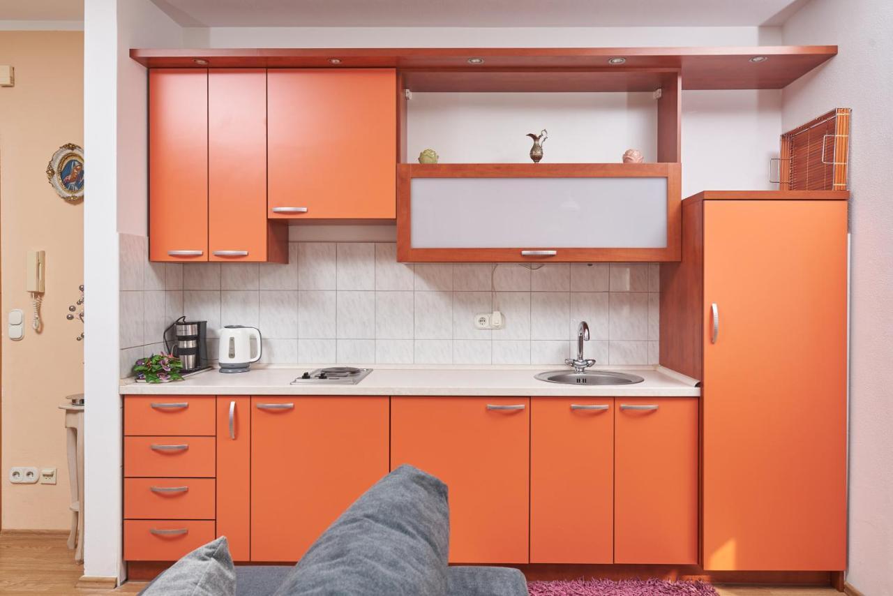 Apartments Lovric With Sea View Каштела Экстерьер фото