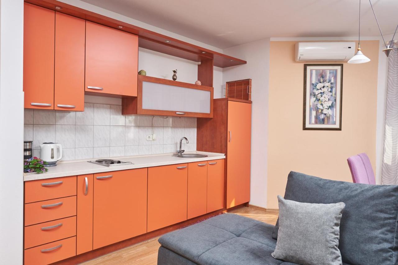 Apartments Lovric With Sea View Каштела Экстерьер фото