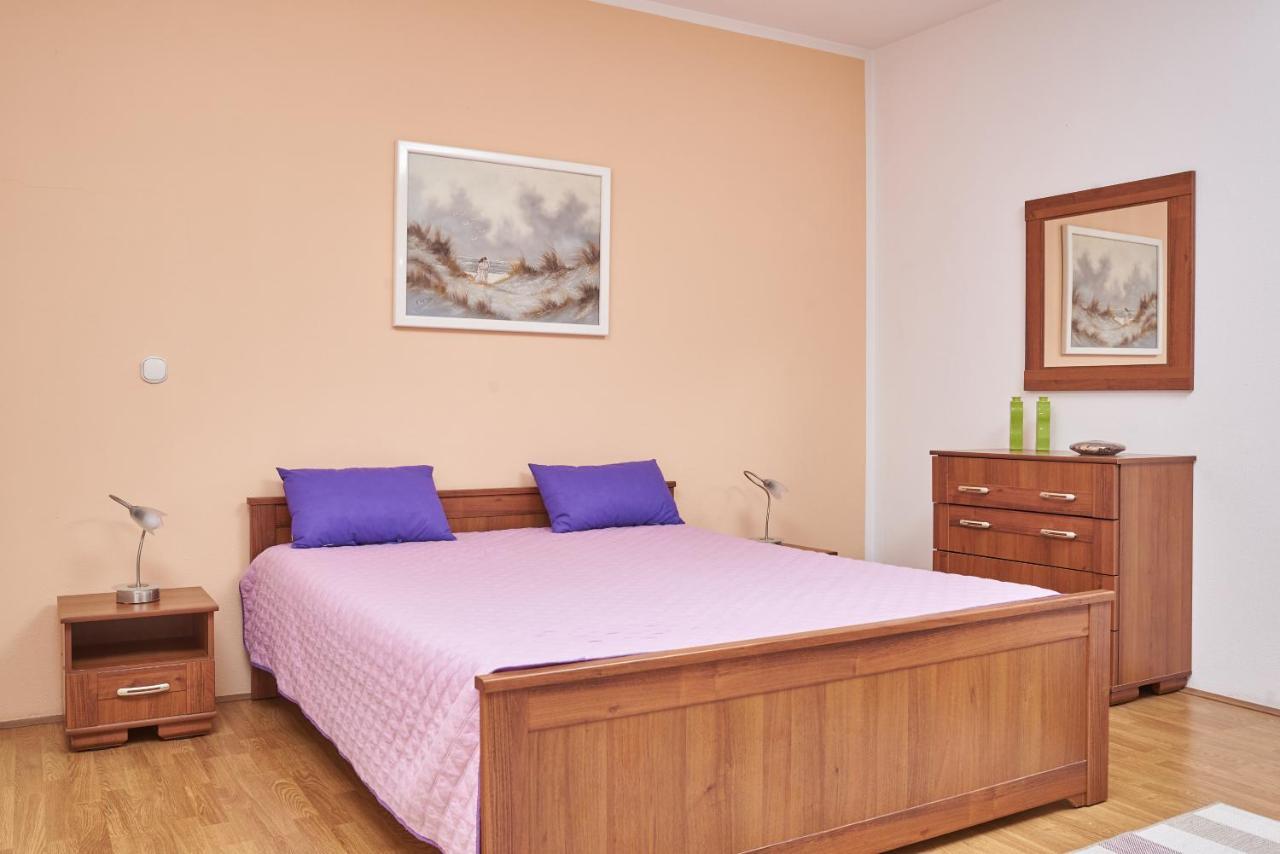 Apartments Lovric With Sea View Каштела Экстерьер фото