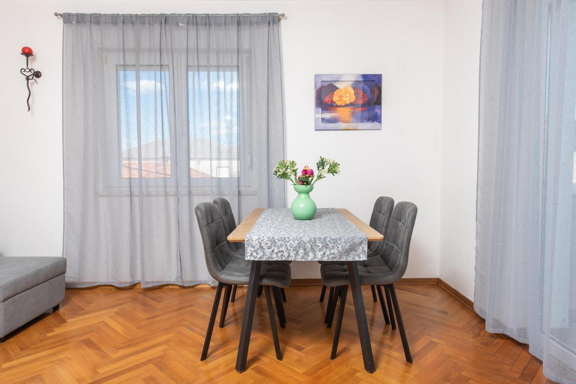 Apartments Lovric With Sea View Каштела Экстерьер фото